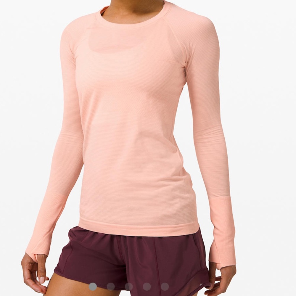 ✨ ISO LULULEMON CLOTHES SIZE 2 OR 4 ✨